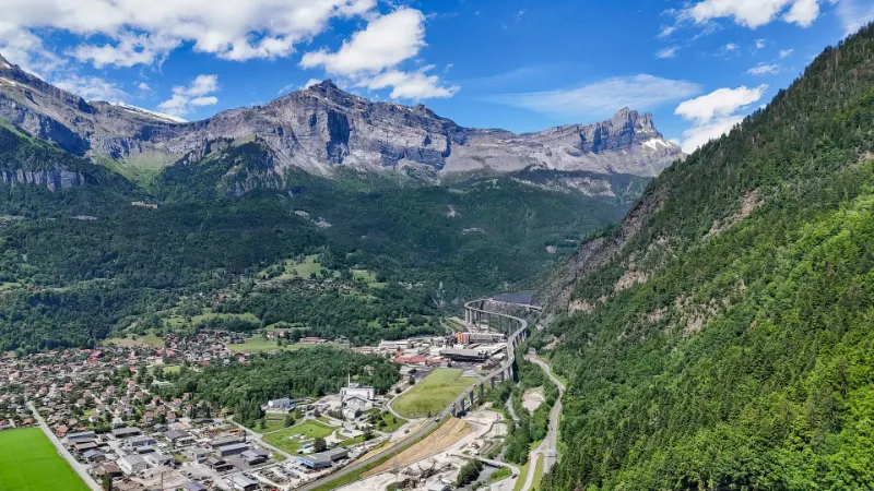 Entrée historique d'une ancienne mine à Passy