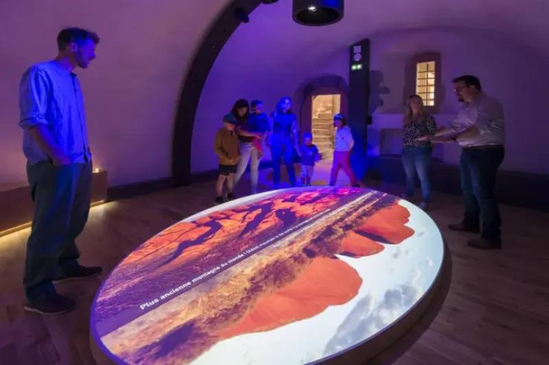 Animation nature avec des enfants autour du Château des Rubins