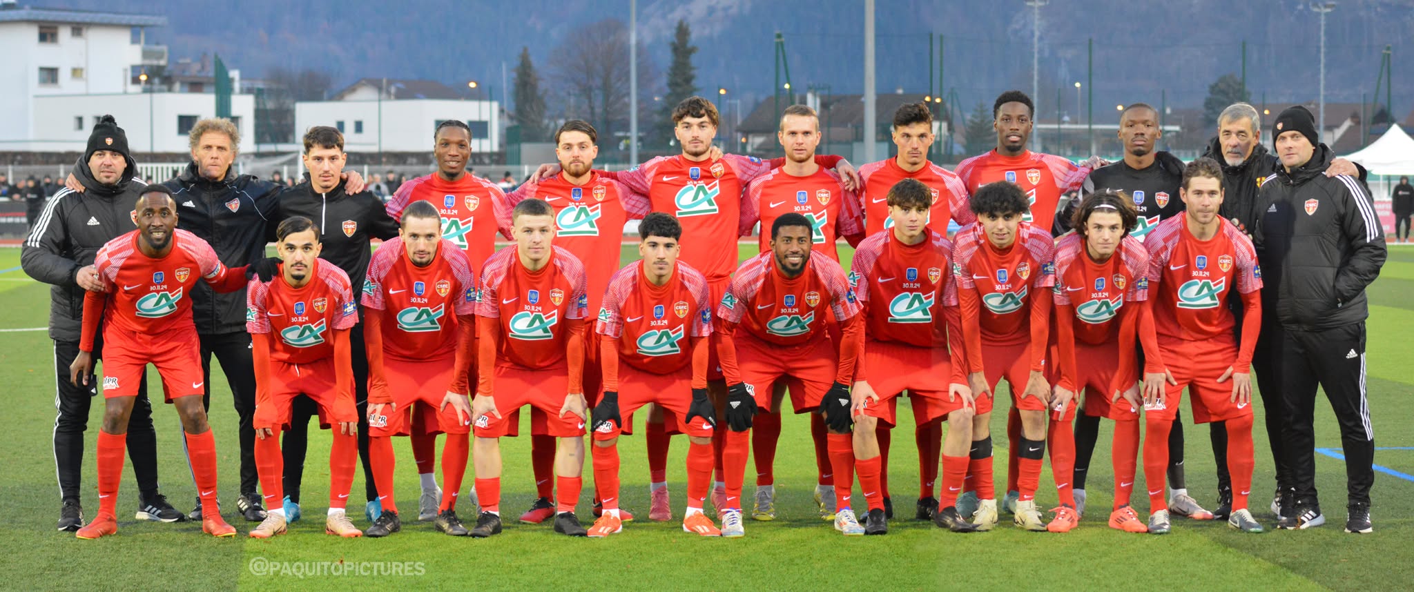 Match de football au stade de Cluses