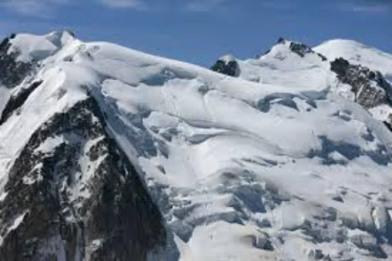 Pancarte de danger d'avalanche en haute montagne