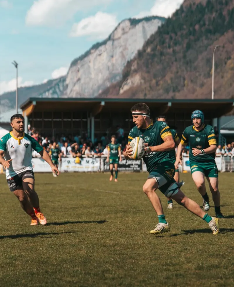 Mêlée de rugby lors d'un match tendu