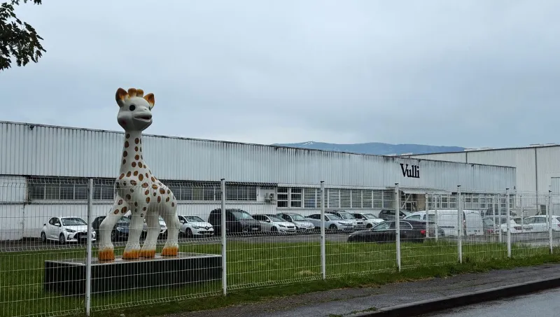 La célèbre girafe en caoutchouc Sophie, icône de la manufacture Vulli