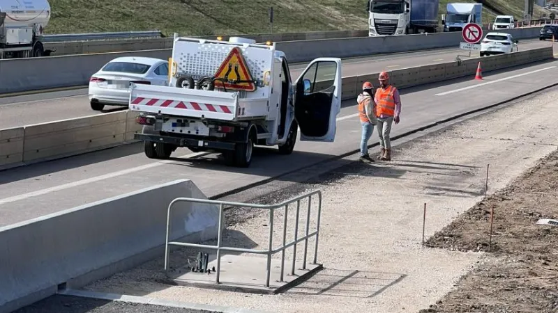 Travaux nocturnes sur l'autoroute A40 avec pose de portique