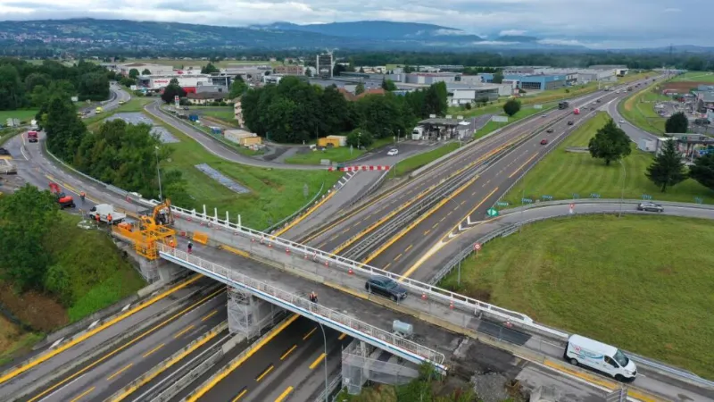 Engin de chantier sur l'autoroute A40