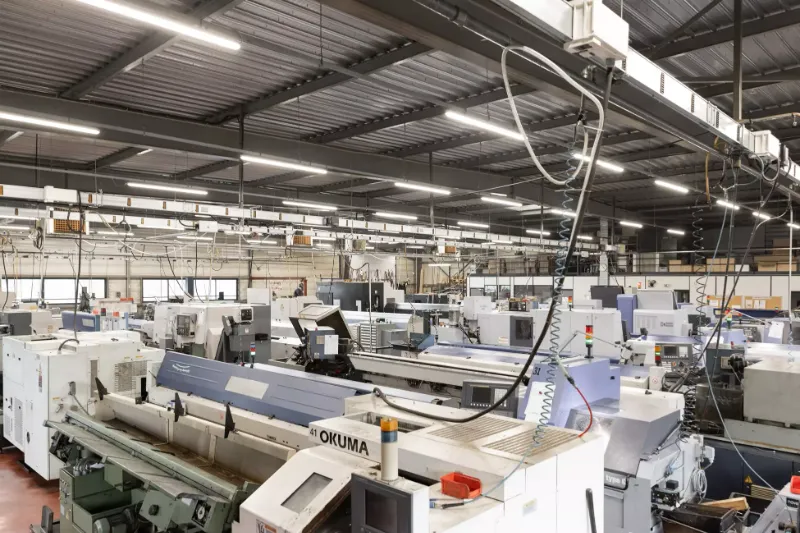 Pièces d'usinage de précision dans une usine de la vallée de l'Arve